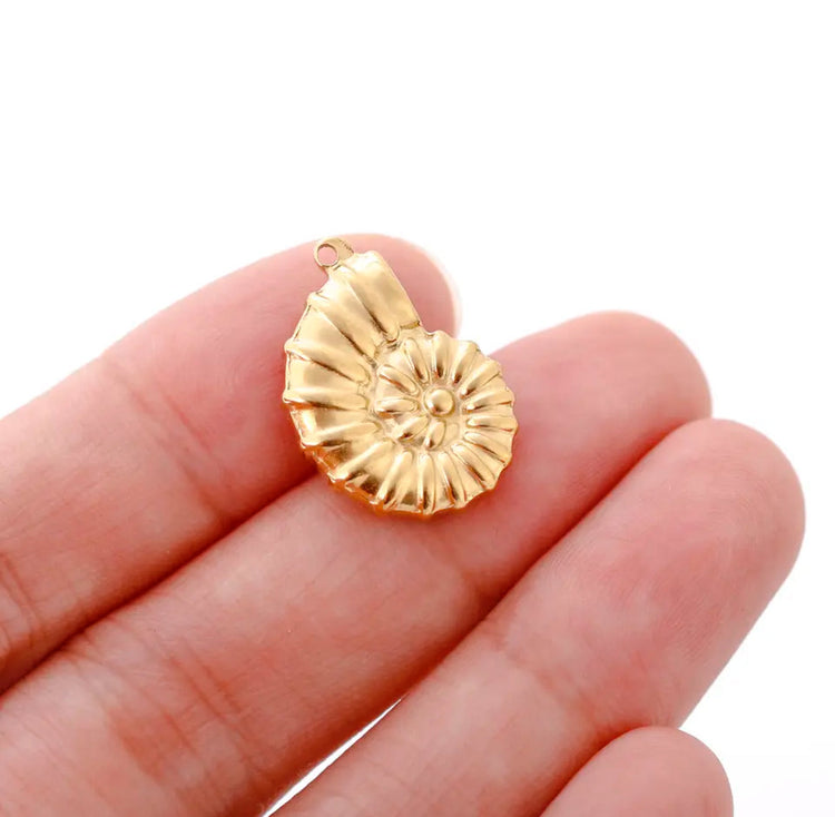 Round Conch Shell Charm XMTX Collections