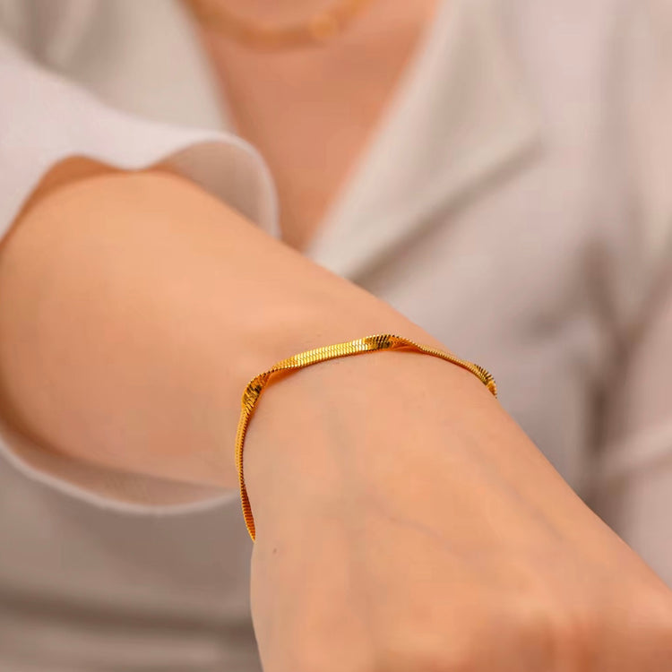 Non tarnish bracelet, hypoallergenic, waterproof