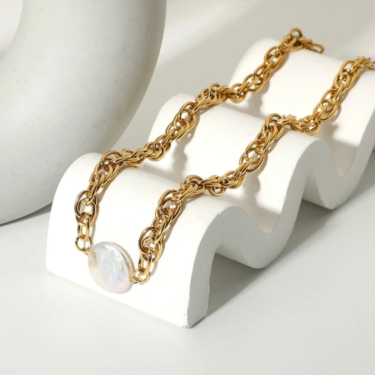 Crafted from luxurious rope chain, the Melody Fresh Water Pearl Choker is perfect for layering and features a stunning fresh water pearl as a focal point. Elevate your look with this classic, radiant choker - the perfect accessory for any special occasion!
Made to last!
Tarnish and Water Resistant & Hypoallergenic
15 inches + 2" Inches ext
Fresh Water Pearl - .60 inch
18k Gold Plated over 316L Stainless Steel base.