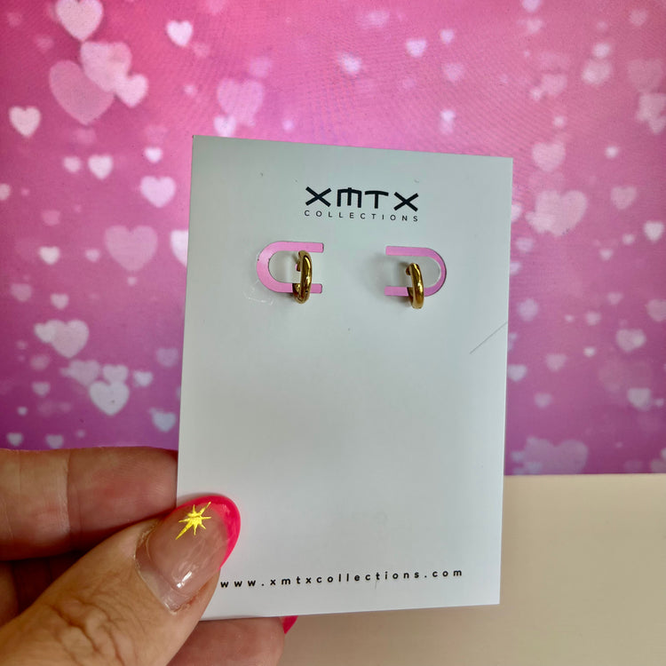 Upgrade your earring game with our Tiny Hoops Earrings. Their perfect size allows you to stack them up for multiple piercings or wear them as a single huggie, adding effortless style to any look.
Made to last! Non Tarnish and Water Resistant, Hypoallergenic
10 mm diameter
14 mm diameter
18K Gold Plated over 316L Stainless Steel base