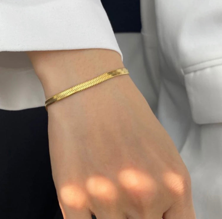 Elevate your look at the beach or pool this summer with the dainty herringbone style bracelet. Perfect for stacking or wearing alone.
This piece is made to last, hypoallergenic & waterproof.
316L Stainless Steel 18K Gold Plated
6.5 inches long +2 inches ext/ 4 mm wide