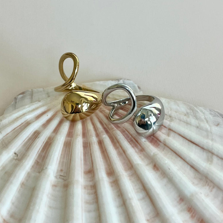 Experience the art of modern luxury with our Galiya Open Ring. The abstract open design creates a sophisticated and exclusive statement piece, sure to start conversations. Elevate your style and be the center of attention with this uniquely elegant ring.
Fits SIZE - 6/7/8 Adjustable
Stainless Steel 18K Gold PVD Plated - Made to last!
Hypoallergenic, Tarnish free
