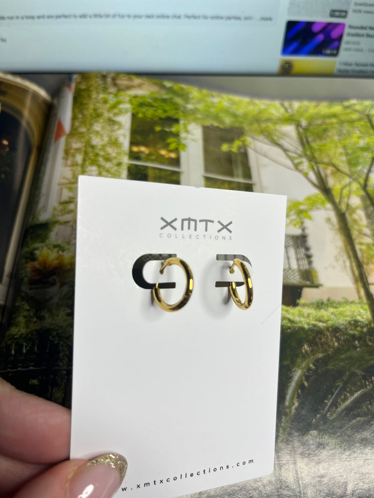 Upgrade your earring game with our Tiny Hoops Earrings. Their perfect size allows you to stack them up for multiple piercings or wear them as a single huggie, adding effortless style to any look.
Made to last! Non Tarnish and Water Resistant, Hypoallergenic
10 mm diameter
14 mm diameter
18K Gold Plated over 316L Stainless Steel base