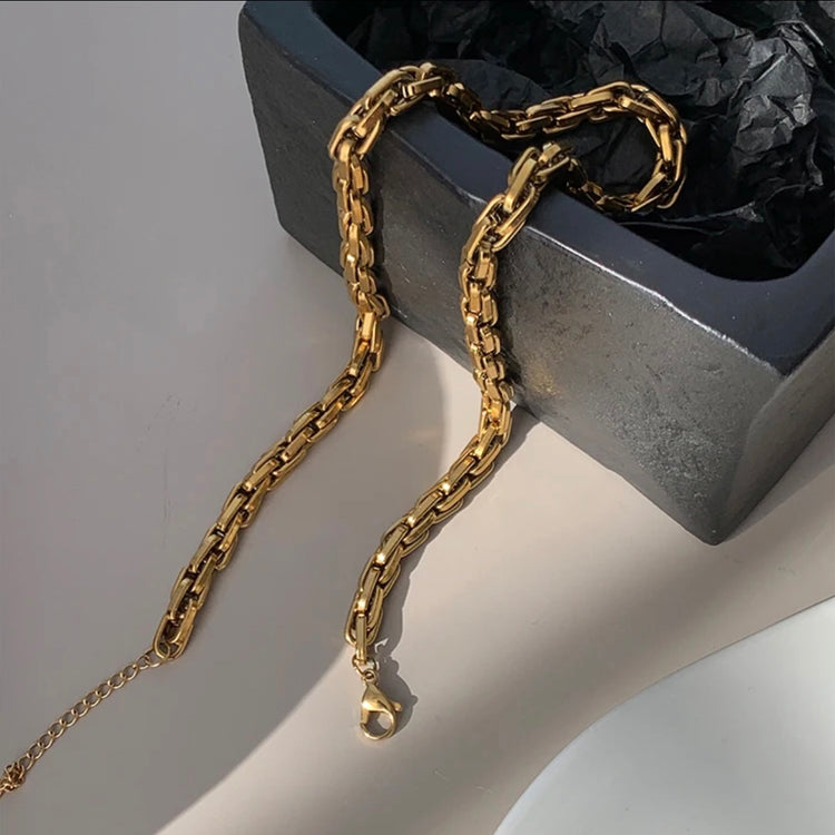 Introducing the Nora Luxury Woven Necklace, a one-of-a-kind piece that exudes strength and beauty. Made with high-quality materials, this necklace offers a luxe touch to any outfit. A must-have for those seeking a unique and sophisticated accessory.
Made to last! Tarnish and Water Resistant, Hypoallergenic
6mm wide
16 inches long + 2 Inches Ext
Closure :Lobster Clasp
18k Gold Plated over 316L Stainless Steel base