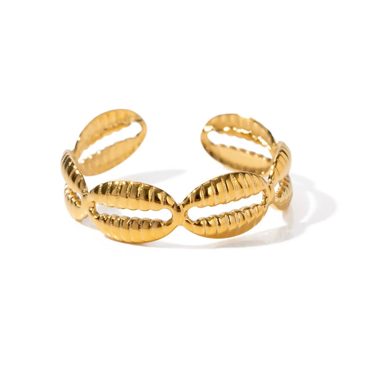 Capture the essence of summer with our Shells Open Ring! Reminisce on beach memories every time you wear it. Let this stylish design inspire your love for the sea.
Metal: 18K Gold over Stainless Steel
Hypoallergenic & Water Resistant
Size: Adjustabl