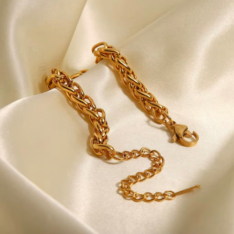 The Paola Bracelet boasts a timeless woven design and is crafted to resist tarnishing, ensuring its elegance and quality lasts for years to come. Exude sophistication and effortless style with this beautiful accessory.
316L Stainless Steel 18K PVD Gold Plated
6.5 inches long +2" inches ext