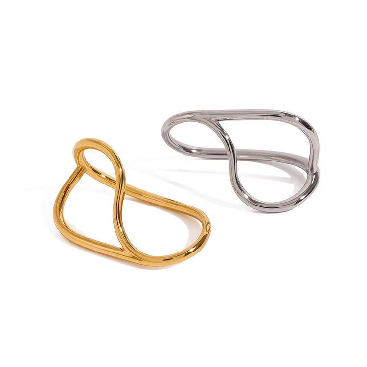 Experience a unique modern design with the Billie Geometric Double Ring. This versatile piece allows you to wear it on two fingers without constricting your movement, making it not only stylish but also functional.
Fits SIZE - 7/8
Stainless Steel 18K Gold PVD Plated - Made to last!
Hypoallergenic, Tarnish free 