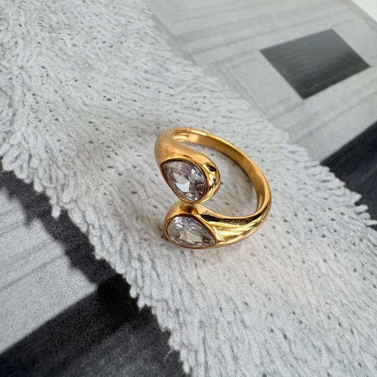 suzana-ring-gold-double-teardrop-crystal-ring-closeup-xmtx-collections