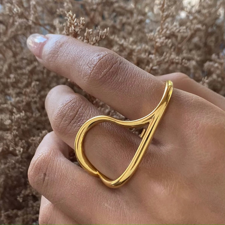 Experience a unique modern design with the Billie Geometric Double Ring. This versatile piece allows you to wear it on two fingers without constricting your movement, making it not only stylish but also functional.
Fits SIZE - 7/8
Stainless Steel 18K Gold PVD Plated - Made to last!
Hypoallergenic, Tarnish free 