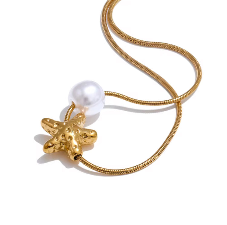 ntroducing the Isla Star & Pearl Necklace, a stunning addition to our Under the Sea Collection. Beautiful and beach ready, this necklace is made to withstand water without tarnishing. Keep it on all summer long without worry.
Made to last! Tarnish and Water Resistant, Hypoallergenic
16" long +2" ext
Closure : Lobster Clasp