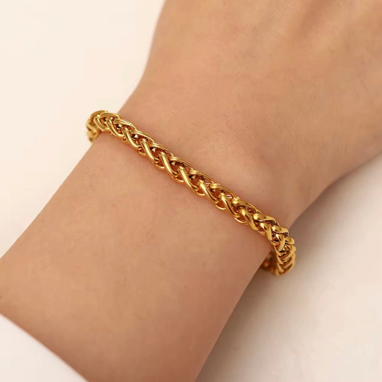 The Paola Bracelet boasts a timeless woven design and is crafted to resist tarnishing, ensuring its elegance and quality lasts for years to come. Exude sophistication and effortless style with this beautiful accessory.
316L Stainless Steel 18K PVD Gold Plated
6.5 inches long +2" inches ext