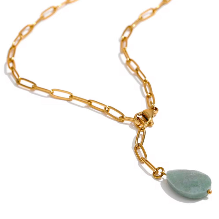 This Paperclip Agate Y Shaped Necklace is a must-have for any trendsetter. Its versatile design allows it to be worn as a Y shape or in a conventional style, making it perfect for any occasion. Made of high-quality materials, it&