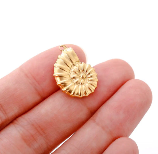 Round Conch Shell Charm XMTX Collections