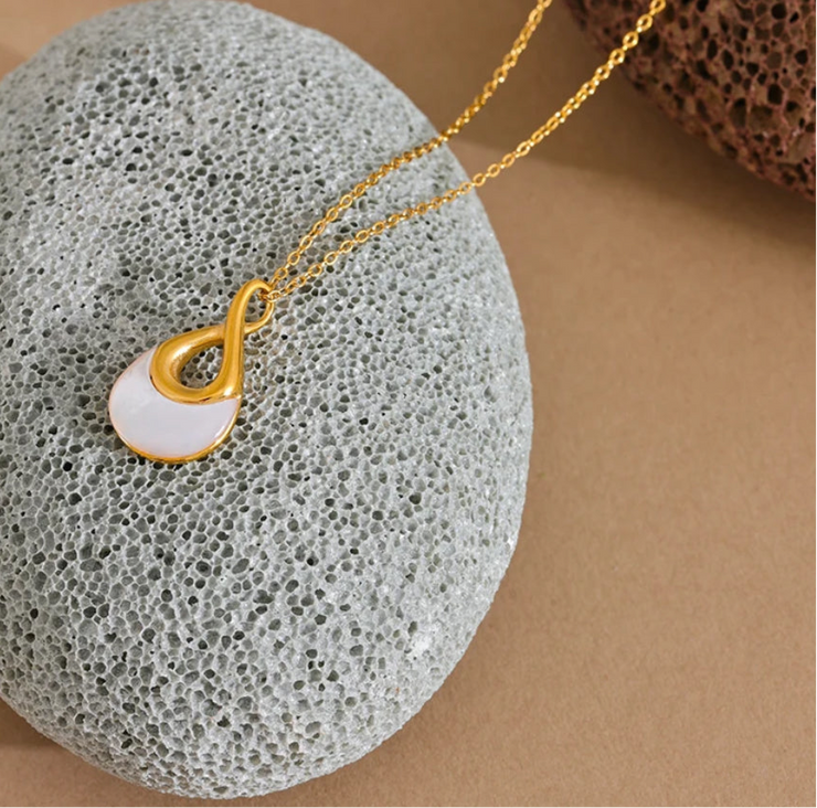 Mother of Pearl Water Drop Pendant Necklace