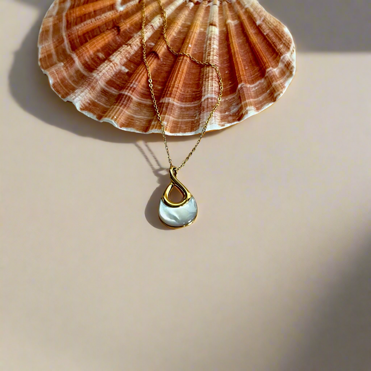 Mother of Pearl Water Drop Pendant Necklace