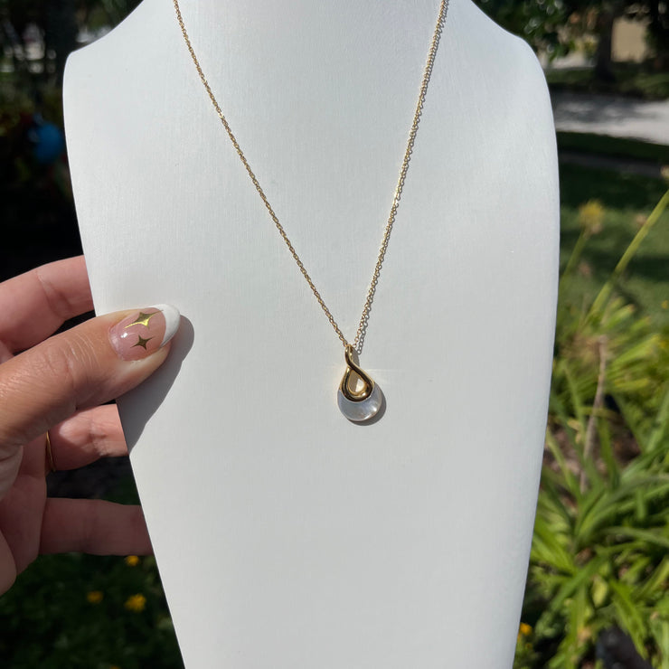 Mother of Pearl Water Drop Pendant Necklace