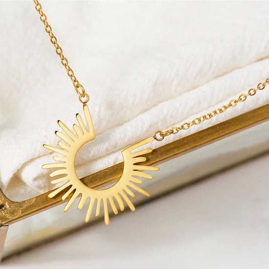 Celebrate the new day and new beginnings with this stylish Rise & Shine Sun Necklace! Its simple design makes it perfect for layering with other pieces, and the rising sun symbol adds emphasis to your look. Shine on!

 

Made to last! 

Tarnish and Water Resistant , Beware h Friendly , Hypoallergenic

17 inches + 2 Inches ext

Pendant - 1 inch

18k Gold Plated over 316L Stainless Steel base.  

 

 