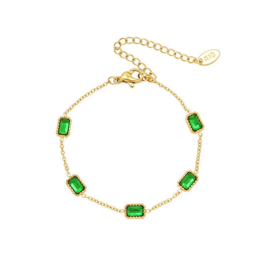 This bracelet is screaming LUXURY! Beautiful Zirconia mixed with rugged lock and chain! . One of a kind design that is perfect for stacking or wearing alone. 

This piece is made to last, hypoallergenic  & waterproof.

316L Stainless Steel 18K Gold Plated, Cubic Zirconia

6 inches long +2 inches ext