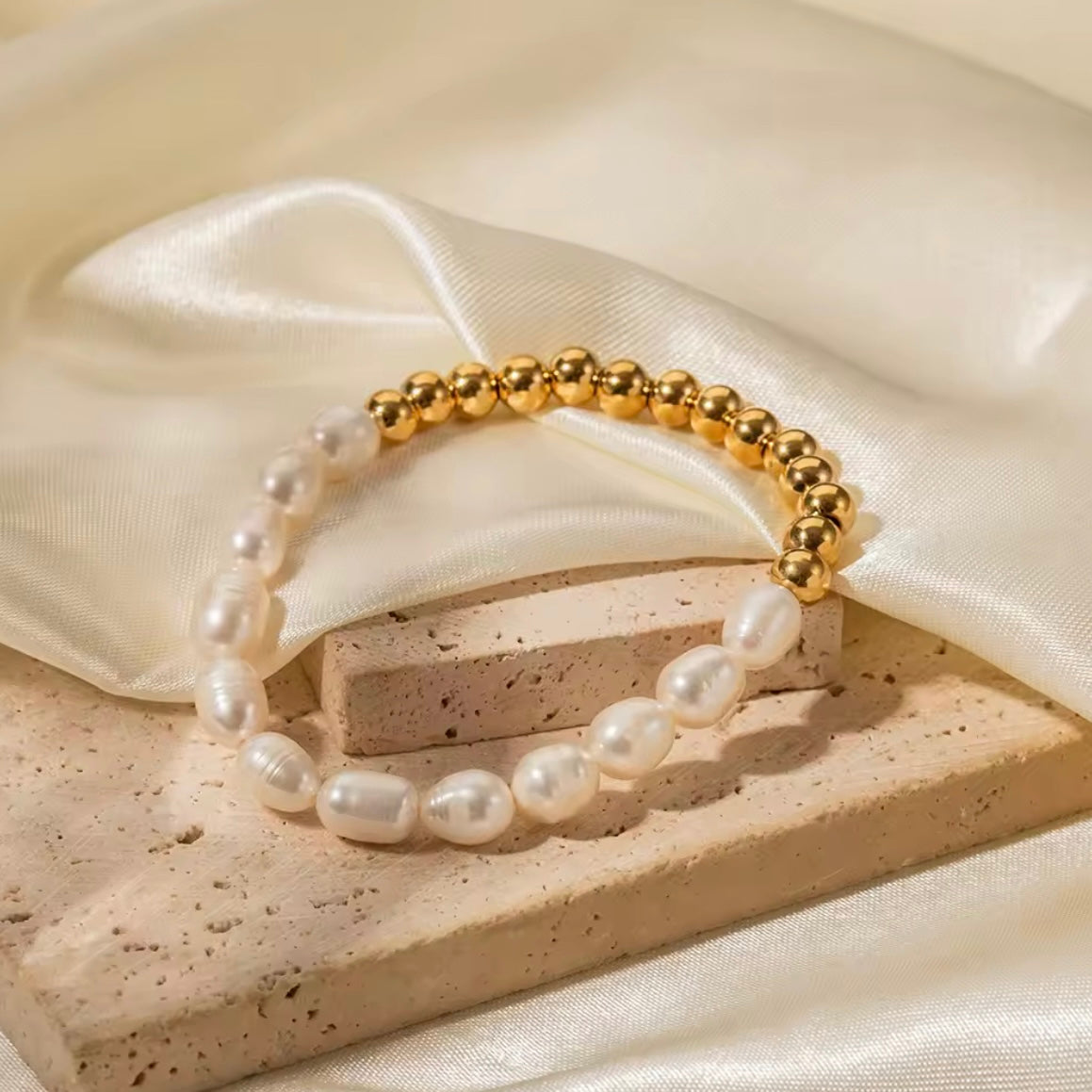 Pearls & Beads Stretch Bracelet XMTX Collections